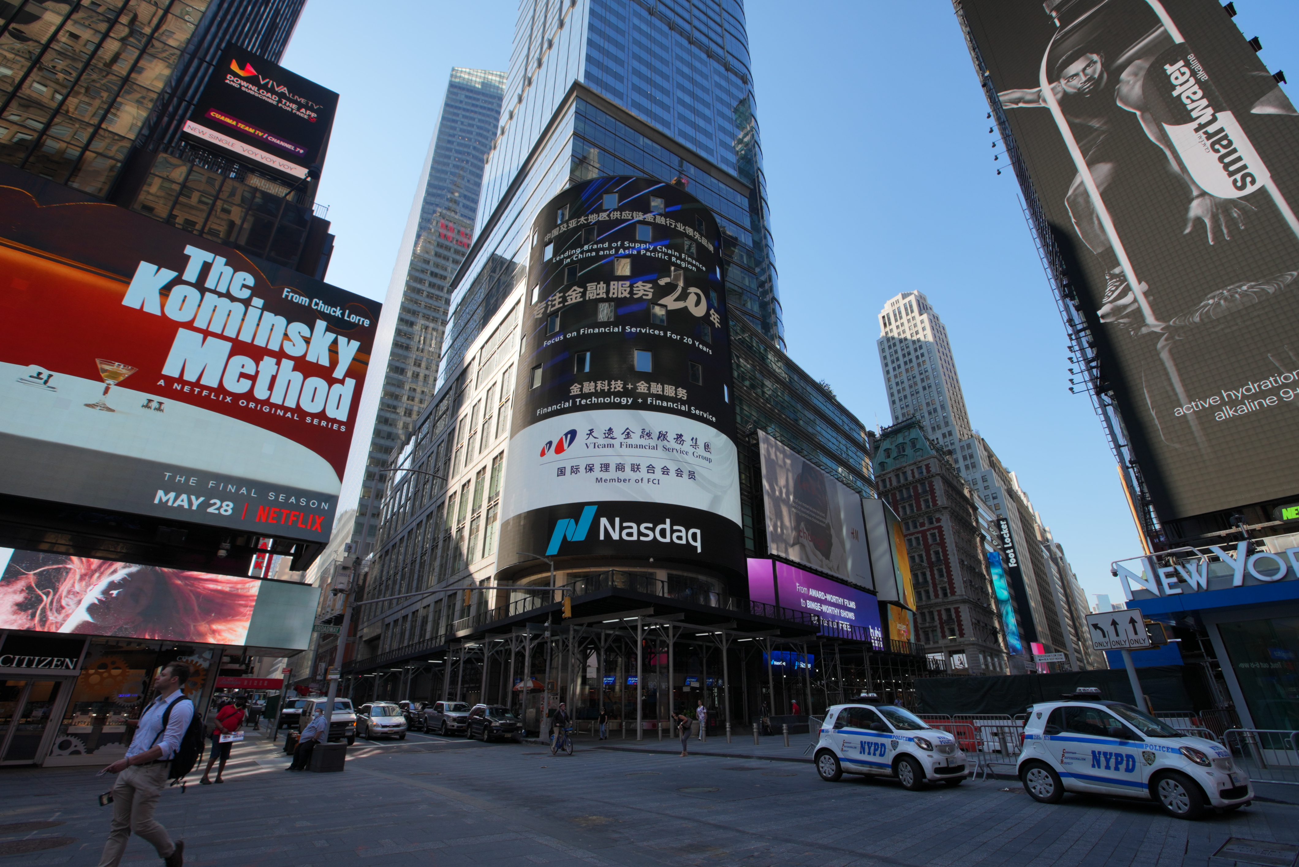 天逸集团强势登陆纽约时代广场大屏幕 前途发光发热